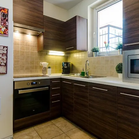 Club Birdland Luxusapartman Buk
