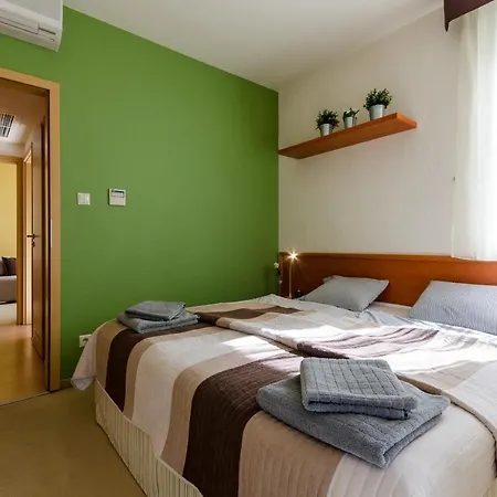 Club Birdland Luxusapartman Apartment Buk