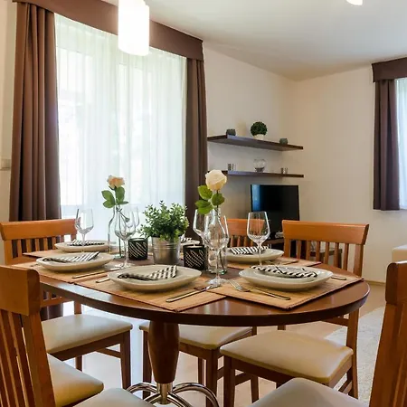 Club Birdland Luxusapartman Apartment Buk